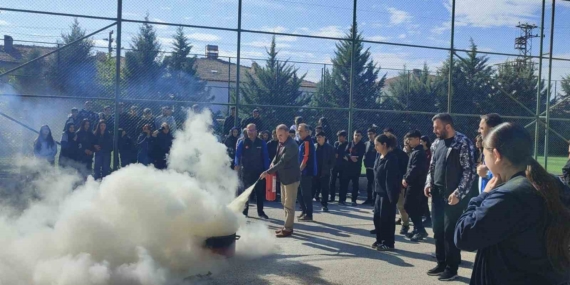 Elazığ'da Öğrencilere Yangın Eğitimi: Hayati Bilgilerle Donatılıyor Elazığ’da Öğrencilere Yangın Eğitimi: Hayati Bilgilerle Donatılıyor