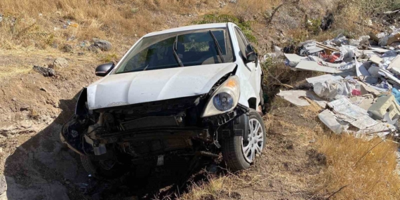 Elazığ'da Otomobilin Şarampole Uçtuğu Kaza: 3 Yaralı Elazığ’da Otomobilin Şarampole Uçtuğu Kaza: 3 Yaralı