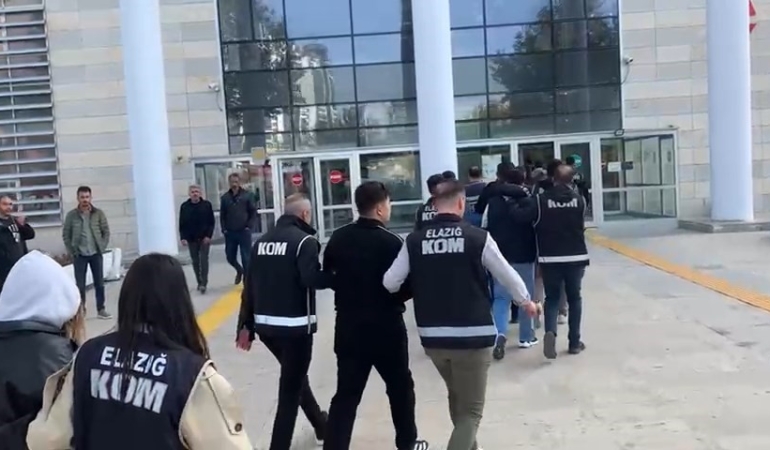 Elazığ'da Polisiye Operasyon: Suçlulara Geçit Yok, 8 Tutuklama! elazigda-polisiye-operasyon-suclulara-gecit-yok-8-tutuklama-9Qpf3V2W.jpg