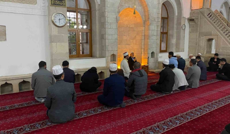 elazigda-sabah-namazi-bulusmalari-birlikte-ibadet-etmenin-keyfi-ZisOlV39.jpg