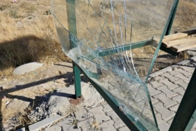 elazigda-sehir-magandalari-duragi-hedef-aldi-camlar-kirildi-d3maanKw.jpg