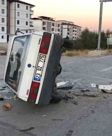 elazigda-travma-yaratan-trafik-kazasi-iki-kisi-yaralandi-3ybRRAda.jpg