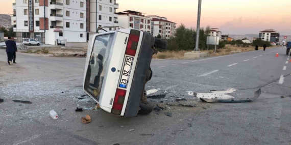 Elazığ'da Travma Yaratan Trafik Kazası: İki Kişi Yaralandı Elazığ’da Travma Yaratan Trafik Kazası: İki Kişi Yaralandı