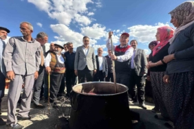 elazigda-vali-hatipoglunun-orcik-deneyimi-kadinlardan-gelen-tepkiler-GkO9lJ9c.jpg