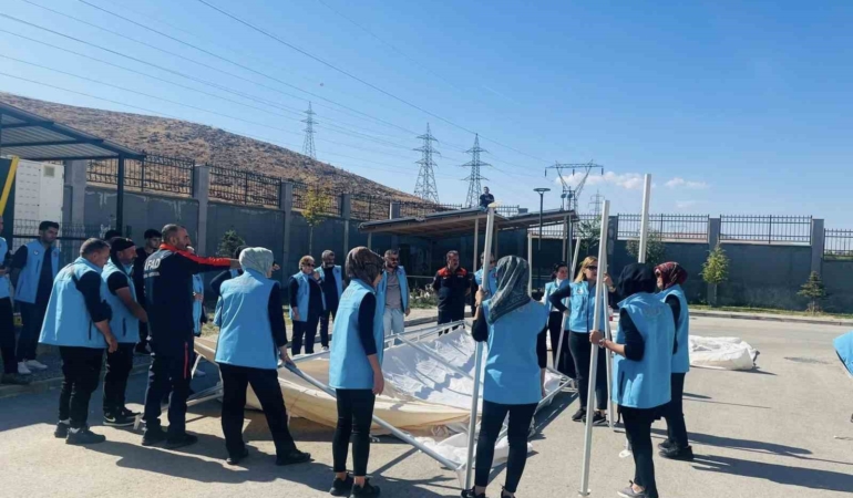 Elazığ'da Yangın Söndürme ve Çadır Kurma Eğitimi: Hayati Öneme Sahip Beceriler elazigda-yangin-sondurme-ve-cadir-kurma-egitimi-hayati-oneme-sahip-beceriler-gK4qkNCM.jpg