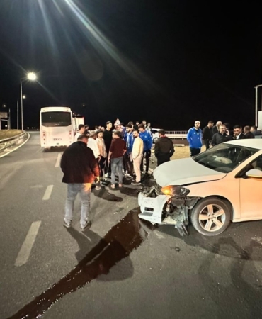 elazigspor-takimini-tasiyan-otobus-ile-arac-carpisti-1-yarali-NACYX4SN.jpg