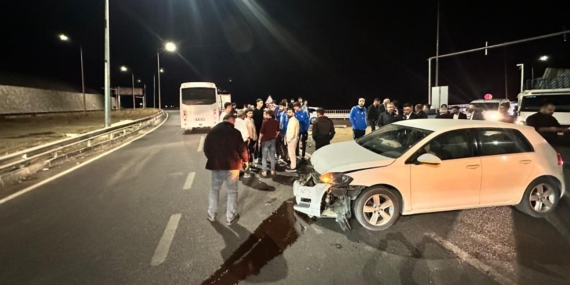 Elazığspor Takımını Taşıyan Otobüs ile Araç Çarpıştı: 1 Yaralı Elazığspor Takımını Taşıyan Otobüs ile Araç Çarpıştı: 1 Yaralı