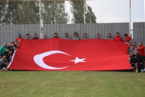 elazigspor-tum-coskuyla-dev-turk-bayragini-dalgalandirdi-6luOSc9d.jpg