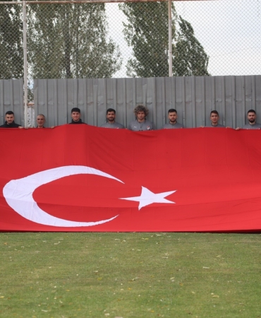 Elazığspor, Tüm Coşkuyla Dev Türk Bayrağını Dalgalandırdı elazigspor-tum-coskuyla-dev-turk-bayragini-dalgalandirdi-6luOSc9d.jpg