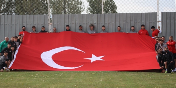 Elazığspor, Tüm Coşkuyla Dev Türk Bayrağını Dalgalandırdı Elazığspor, Tüm Coşkuyla Dev Türk Bayrağını Dalgalandırdı