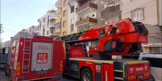 Elektrik Kontağı Yangını: 4 Kişi Dumandan Etkilendi Elektrik Kontağı Yangını: 4 Kişi Dumandan Etkilendi