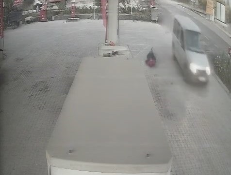 Eniştesine Çarpıp Kaçan Sürücünün Anları Kameralarda! enistesine-carpip-kacan-surucunun-anlari-kameralarda-63QV5J5C.jpg