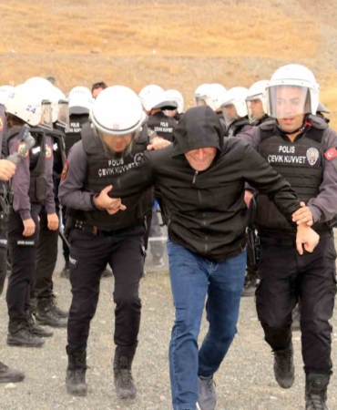 Erzincan'da Gerçeği Aratmayan Çevik Kuvvet Tatbikatı erzincanda-gercegi-aratmayan-cevik-kuvvet-tatbikati-RExfAWPQ.jpg