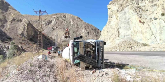 Erzurum-Artvin Karayolu'nda Beton Mikseri Devrilmesi: Kazanın Ayrıntıları Erzurum-Artvin Karayolu’nda Beton Mikseri Devrilmesi: Kazanın Ayrıntıları