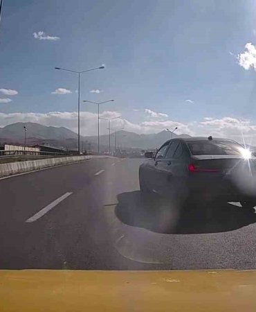 erzurum-artvin-karayolunda-kontrolsuz-arac-kontaklari-tehlikenin-esiginde-wTcJaGr7.jpg