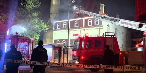 Erzurum'da Cami Yangını: Korkutan Anlar ve Son Gelişmeler Erzurum’da Cami Yangını: Korkutan Anlar ve Son Gelişmeler