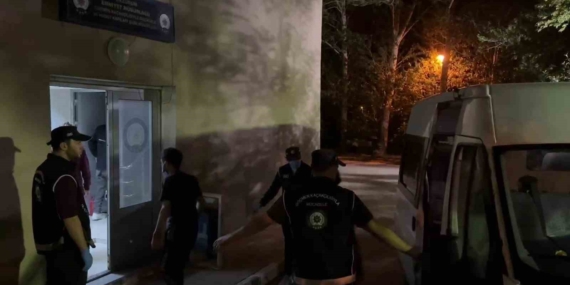 Erzurum'da Göçmen Kaçakçılığına Darbe: Operasyonun Detayları Erzurum’da Göçmen Kaçakçılığına Darbe: Operasyonun Detayları