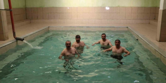 Eşsiz Sıcaklıkta 40 Derecelik Suya Yoğun İlgi Eşsiz Sıcaklıkta 40 Derecelik Suya Yoğun İlgi