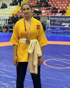 evindar-turkiye-gures-sampiyonasinda-3-olmayi-basardi-hKM6b61Y.jpg