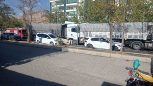 freni-bosalan-tirin-arkadan-carptigi-kazada-1-kisi-yaralandi-sc4IYK4u.jpg