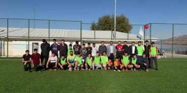 Futbol Maçında Renkli Anlar: Öğrenciler ve Aileleri Bir Araya Geldi futbol-macinda-renkli-anlar-ogrenciler-ve-aileleri-bir-araya-geldi-qpfyRdsS.jpg