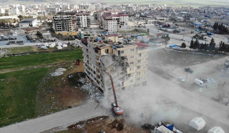 gaziantepte-67-can-bedeli-yunus-kaya-apartmani-muteahhidine-13-yil-hapis-cezasi-lFxlZPwP.jpg