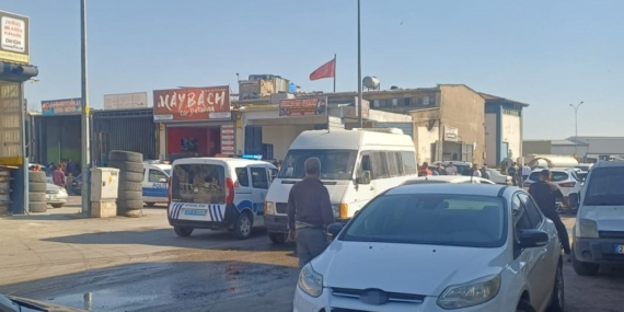 Gaziantep'te Silahlı Kavga: İki Kardeşin Yaralandığı O Anlar Kamerada Yer Aldı Gaziantep’te Silahlı Kavga: İki Kardeşin Yaralandığı O Anlar Kamerada Yer Aldı