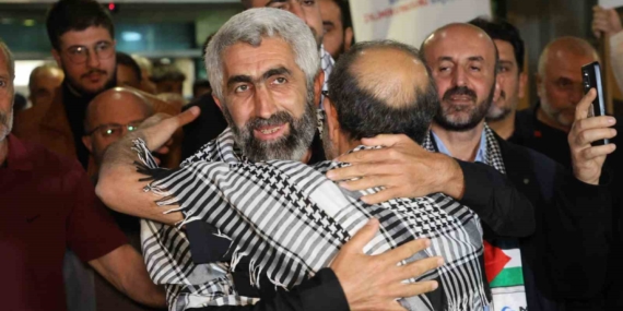 Gazze Filo Aktivisti Akılotu: "İsrail'de Türk Pasaportu Taşıyan Çifte Vatandaşlar Askerlik Yapıyor" Gazze Filo Aktivisti Akılotu: “İsrail’de Türk Pasaportu Taşıyan Çifte Vatandaşlar Askerlik Yapıyor”