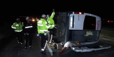 Hafif Ticari Araçla Çarpışan Tur Midibüsü Devrildi: 13 Öğrenciyle 14 Yaralı! hafif-ticari-aracla-carpisan-tur-midibusu-devrildi-13-ogrenciyle-14-yarali-MBzwkz6a.jpg