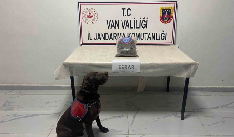 hakkaride-yapilan-operasyonda-kubar-esrar-ele-gecirildi-gsScVwV1.jpg