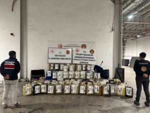 irandan-gelen-otobuste-1-ton-sivi-metamfetamin-yakalandi-uyusturucu-mucadelesinde-yeni-bir-basari-afPvJUJB.jpg