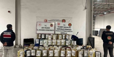 İran'dan Gelen Otobüste 1 Ton Sıvı Metamfetamin Yakalandı: Uyuşturucu Mücadelesinde Yeni Bir Başarı irandan-gelen-otobuste-1-ton-sivi-metamfetamin-yakalandi-uyusturucu-mucadelesinde-yeni-bir-basari-afPvJUJB.jpg