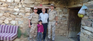 jandarma-yaslilar-gununde-koylerdeki-buyuklere-unutulmaz-bir-hatira-baslatti-3MdbFuEV.jpg