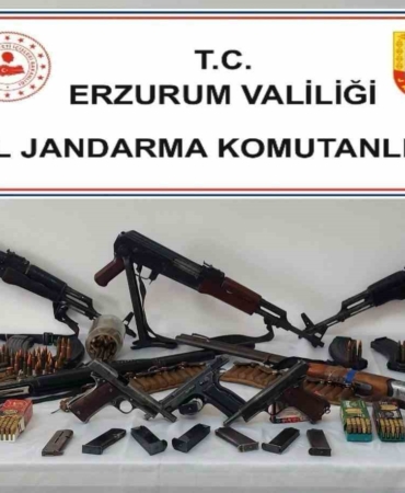 jandarmanin-buyuk-silah-operasyonu-suc-agina-darbe-VxFwC5Pj.jpg