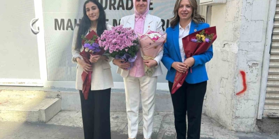 Kadın Muhtarlar Arasında Özgün Dayanışma Kadın Muhtarlar Arasında Özgün Dayanışma