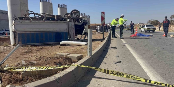 Kamyonet Otomobille Çarpıştı: 1 Kişi Hayatını Kaybetti, 1 Yaralı Kamyonet Otomobille Çarpıştı: 1 Kişi Hayatını Kaybetti, 1 Yaralı