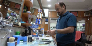 Klasik Berberden Geçmişe Yolculuk: Çeyrek Asırlık Müşterilere Tıraş Hizmeti klasik-berberden-gecmise-yolculuk-ceyrek-asirlik-musterilere-tiras-hizmeti-EiaNSlEJ.jpg