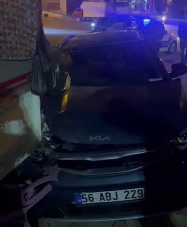 kurtalanda-meydana-gelen-trafik-kazasinda-3-kisi-yaralandi-94znxlS4.jpg