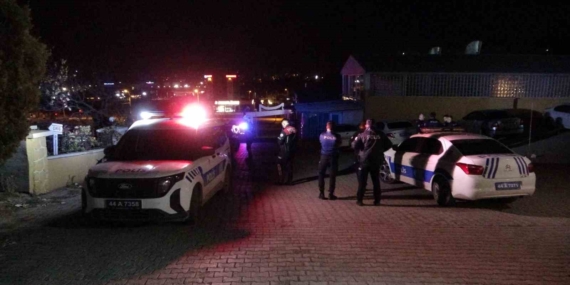 Malatya Düğün Salonunda Silahlı Kavga: 4 Kişi Yaralandı Malatya Düğün Salonunda Silahlı Kavga: 4 Kişi Yaralandı