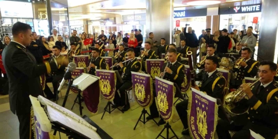 Malatya'da 29 Ekim Cumhuriyet Bayramı Coşkusu: Birlik ve Beraberlik İçinde Kutlama Malatya’da 29 Ekim Cumhuriyet Bayramı Coşkusu: Birlik ve Beraberlik İçinde Kutlama