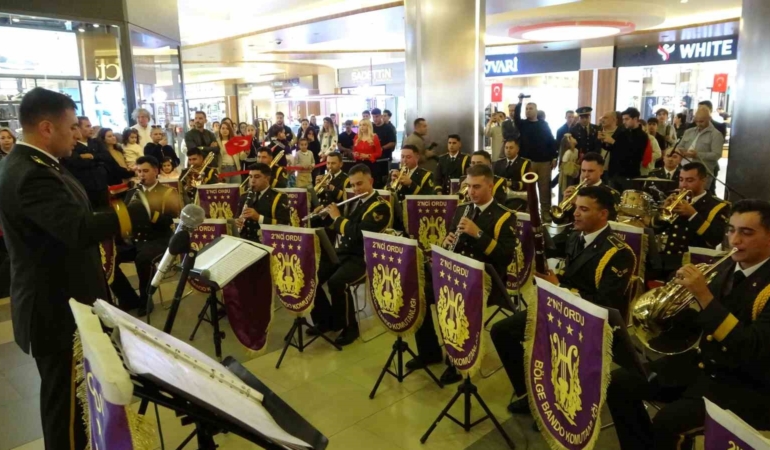 malatyada-29-ekim-cumhuriyet-bayrami-coskusu-birlik-ve-beraberlik-icinde-kutlama-fTUJdEbS.jpg