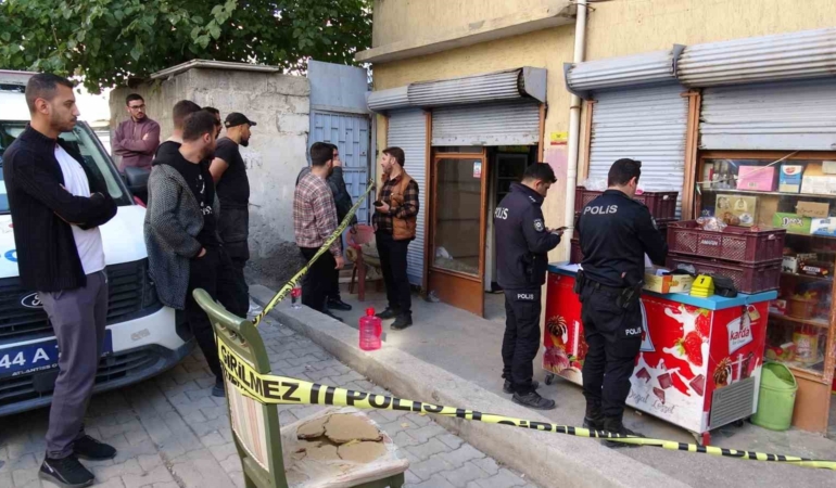 Malatya'da Gizemli Ölüm: İş Yerinde Bir Kişi Bulundu malatyada-gizemli-olum-is-yerinde-bir-kisi-bulundu-T95mE7pp.jpg