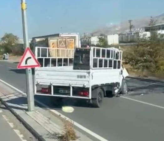malatyada-hafriyat-kamyonu-ve-kamyonetin-carpismasi-1-kisi-hayatini-kaybetti-9Uv51zjd.jpg