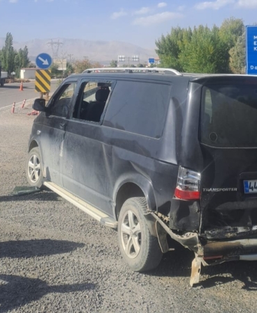 malatyada-iki-arac-carpisti-yaralilarin-durumu-ciddi-ORQ6GGTc.jpg