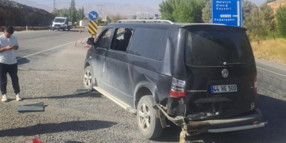 Malatya'da İki Araç Çarpıştı: Yaralıların Durumu Ciddi Malatya’da İki Araç Çarpıştı: Yaralıların Durumu Ciddi