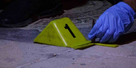 Malatya'da Kaldırımda Bulunan Kalaşnikof Mermisi Polisi Harekete Geçirdi Malatya’da Kaldırımda Bulunan Kalaşnikof Mermisi Polisi Harekete Geçirdi