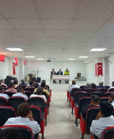 malatyada-okul-servisi-suruculeri-icin-onemli-bilgilendirme-toplantisi-hbPIgQQx.jpg