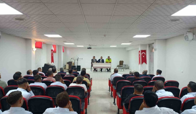 malatyada-okul-servisi-suruculeri-icin-onemli-bilgilendirme-toplantisi-hbPIgQQx.jpg
