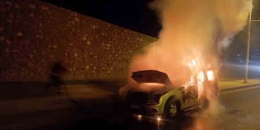 Malatya'da Seyir Halindeki Otomobilde Yangın Çıktı malatyada-seyir-halindeki-otomobilde-yangin-cikti-8vD1g1yZ.jpg