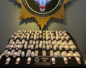 malatyada-tarihi-uyusturucu-operasyonu-7881-hap-ve-2-tutuklama-EkYKuJ2y.jpg